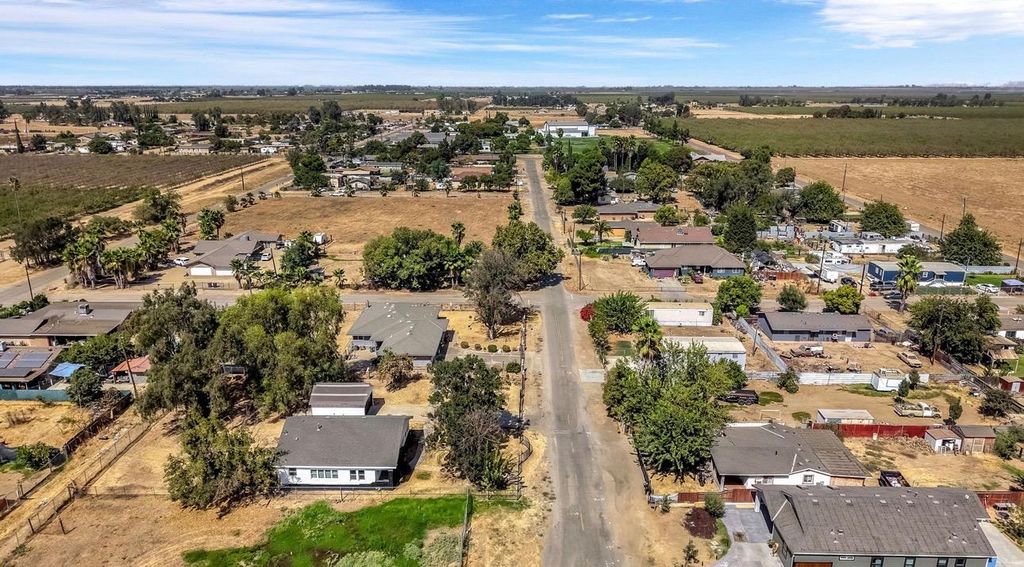 Image 27 of property listing at 22544 Elm Street, Chowchilla, CA 93610