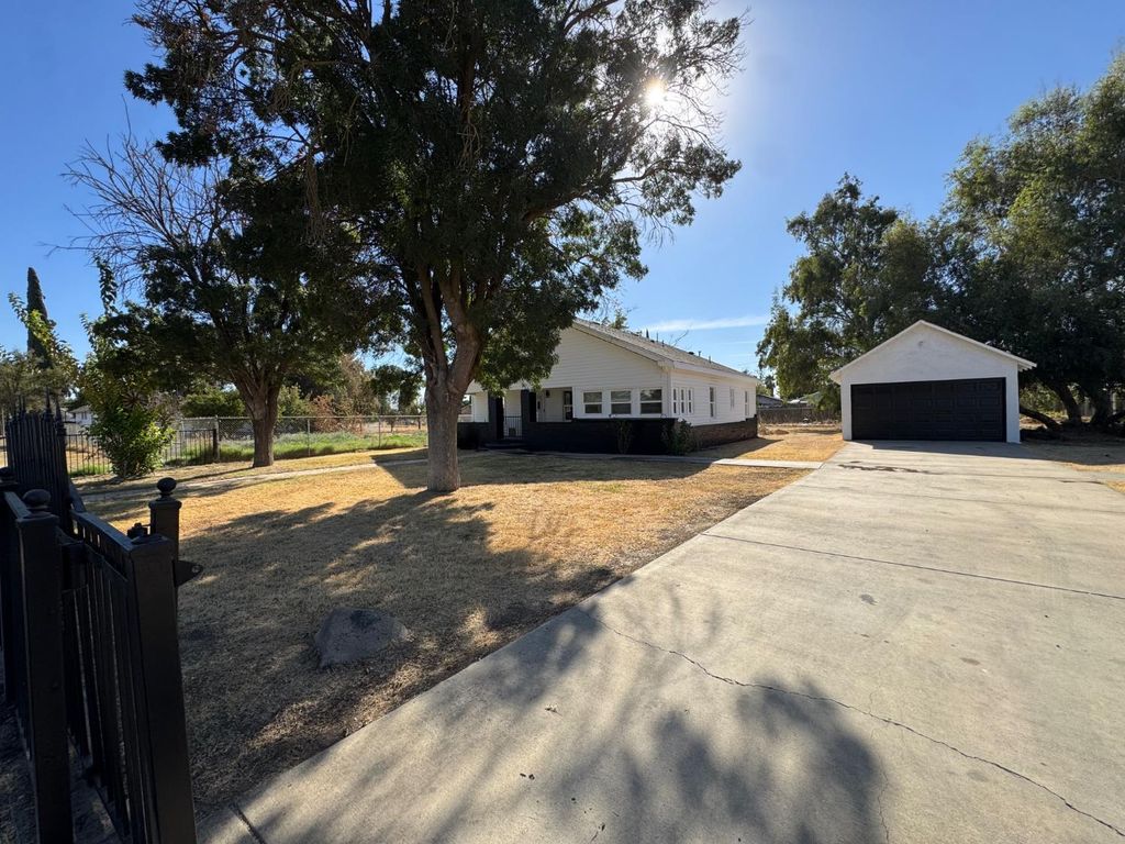 Image 4 of property listing at 22544 Elm Street, Chowchilla, CA 93610