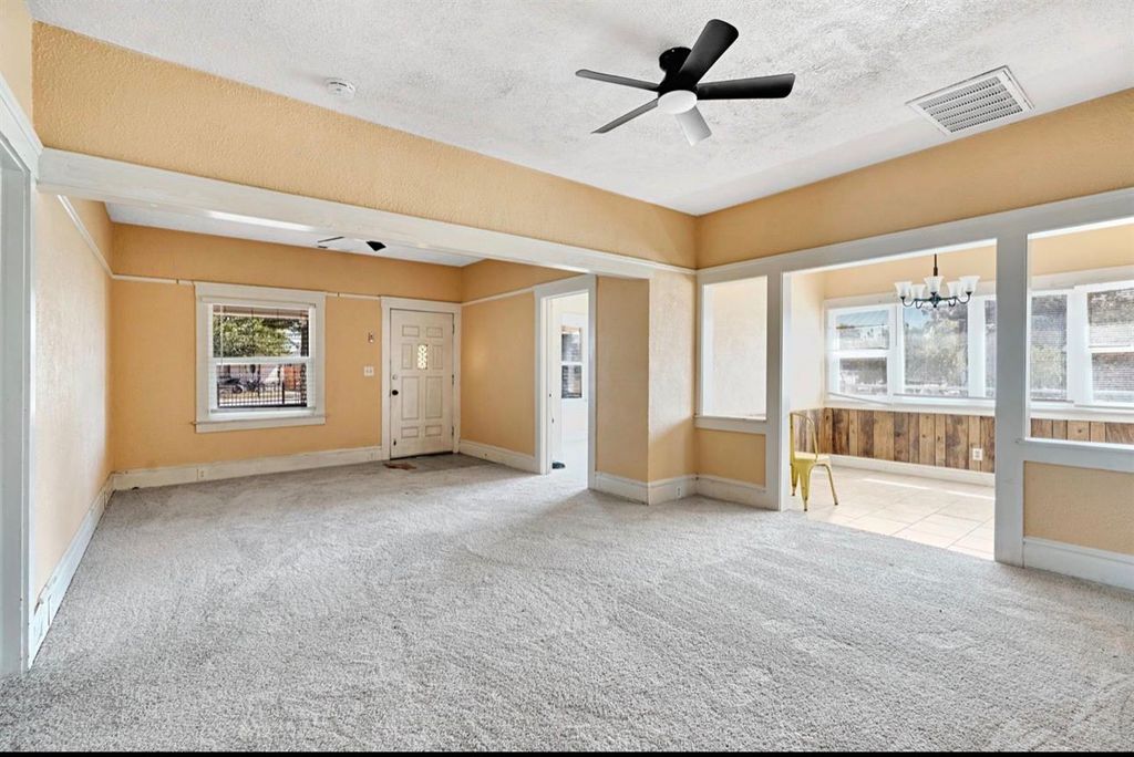 Image 7 of property listing at 22544 Elm Street, Chowchilla, CA 93610