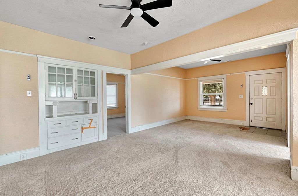 Image 8 of property listing at 22544 Elm Street, Chowchilla, CA 93610