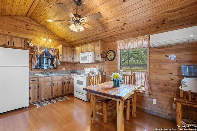 1900 Byrd Ranch, Johnson City, TX 78636