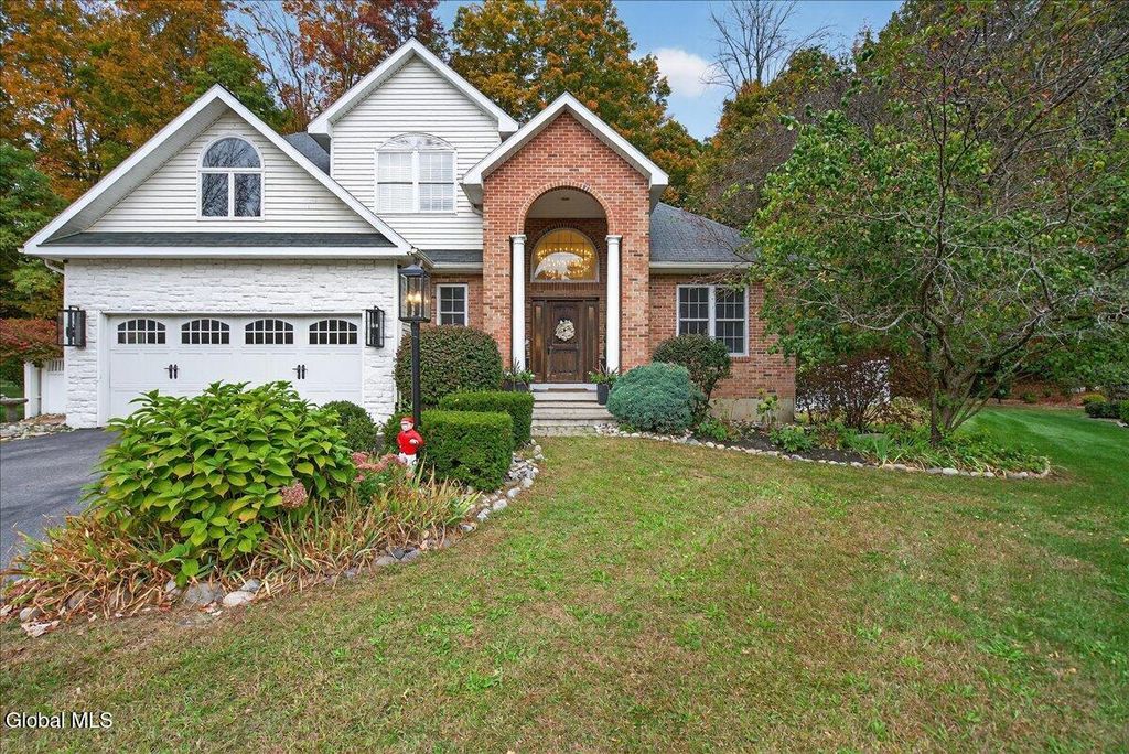 5 Rose Ridge Court, Saratoga Springs, NY 12866