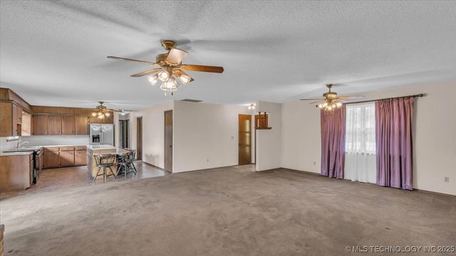 7212 E Battenfield Drive, Claremore, OK 74019