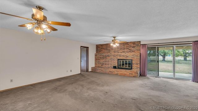 7212 E Battenfield Drive, Claremore, OK 74019