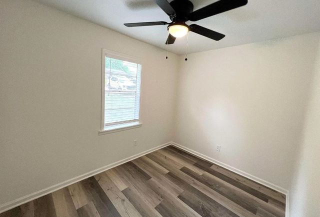 11 W ROLLINS RD, Memphis, TN 38109