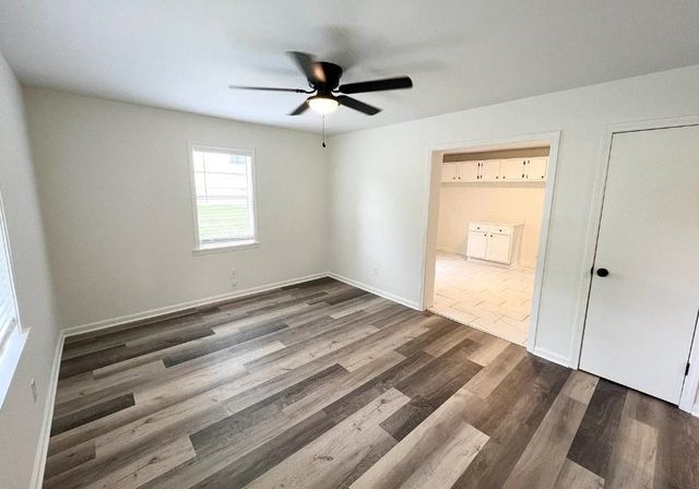 11 W ROLLINS RD, Memphis, TN 38109