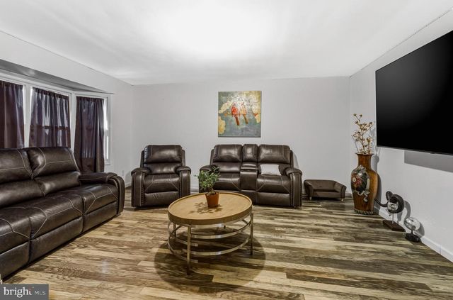 28 FOREST HILL DR, Cherry Hill, NJ 08003