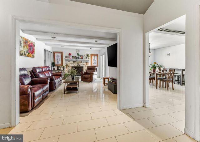 28 FOREST HILL DR, Cherry Hill, NJ 08003