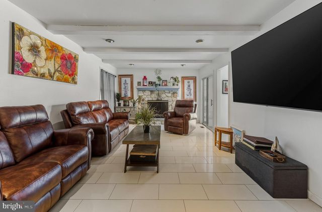 28 FOREST HILL DR, Cherry Hill, NJ 08003