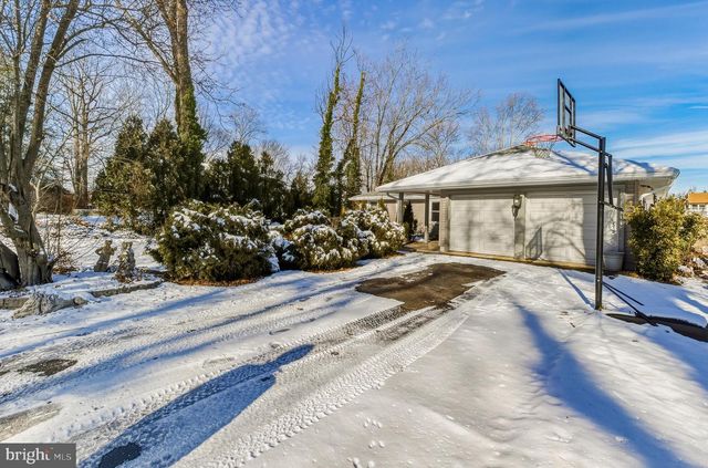 28 FOREST HILL DR, Cherry Hill, NJ 08003