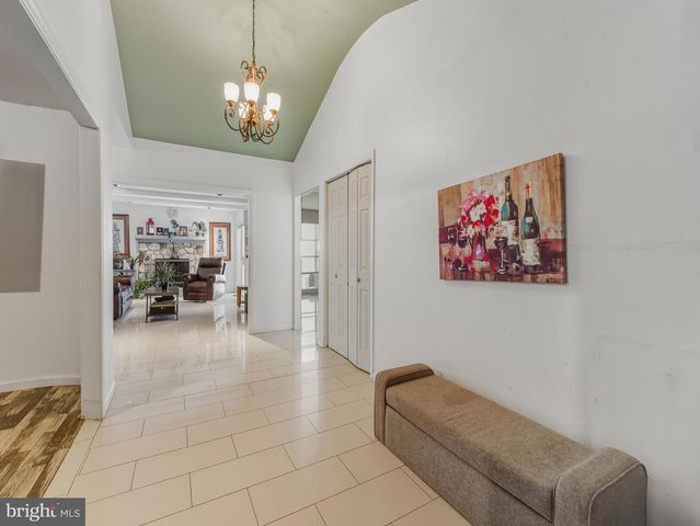 28 FOREST HILL DR, Cherry Hill, NJ 08003