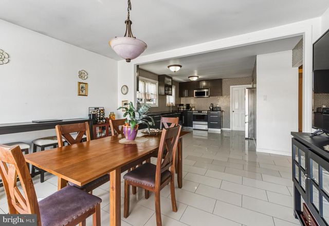 28 FOREST HILL DR, Cherry Hill, NJ 08003