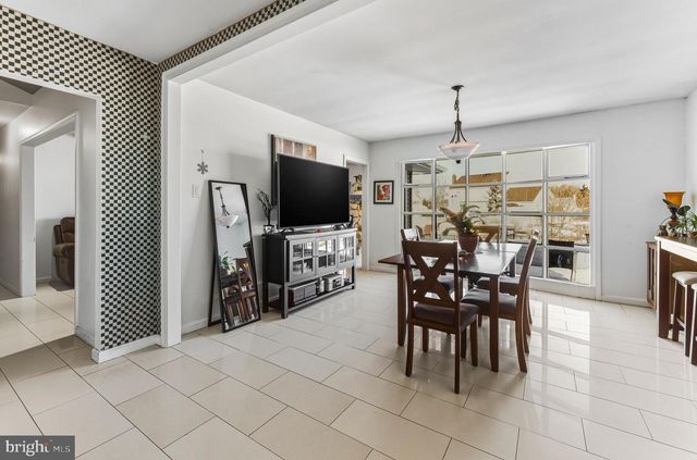 28 FOREST HILL DR, Cherry Hill, NJ 08003