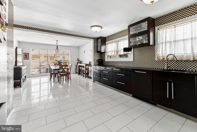 28 FOREST HILL DR, Cherry Hill, NJ 08003