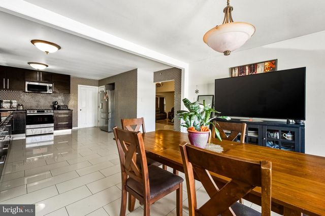 28 FOREST HILL DR, Cherry Hill, NJ 08003