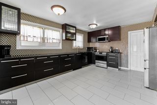 28 FOREST HILL DR, Cherry Hill, NJ 08003