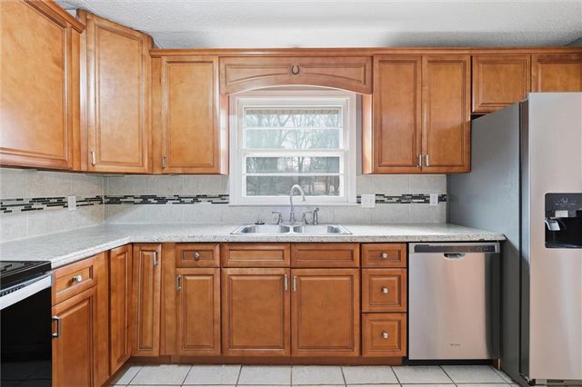 7305 E 129th Street, Grandview, MO 64030