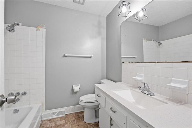 7305 E 129th Street, Grandview, MO 64030