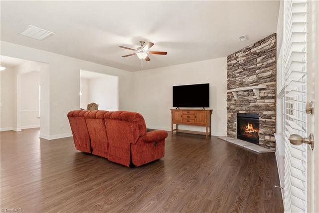 1464 Land Grove Drive, Kernersville, NC 27284