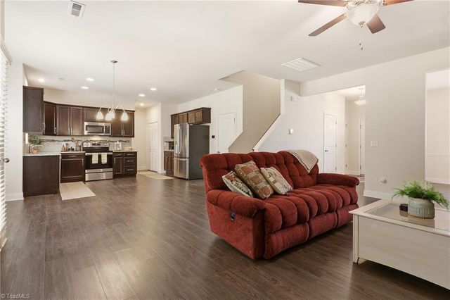 1464 Land Grove Drive, Kernersville, NC 27284