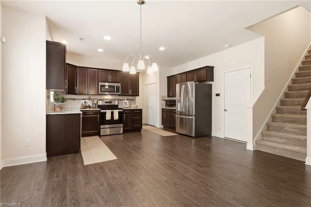 1464 Land Grove Drive, Kernersville, NC 27284