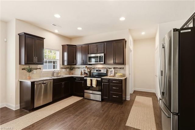 1464 Land Grove Drive, Kernersville, NC 27284