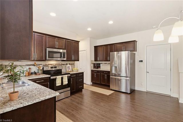1464 Land Grove Drive, Kernersville, NC 27284