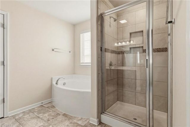 1464 Land Grove Drive, Kernersville, NC 27284