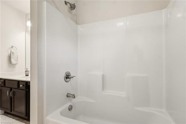 1464 Land Grove Drive, Kernersville, NC 27284