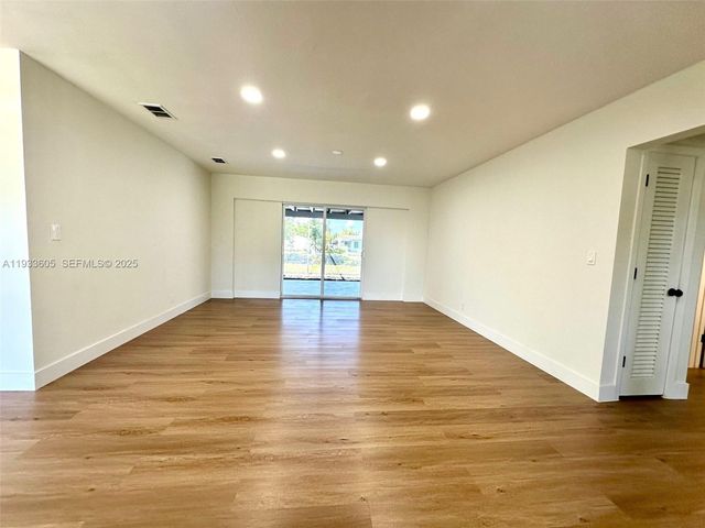 6285 NW 23rd St, Margate, FL 33063