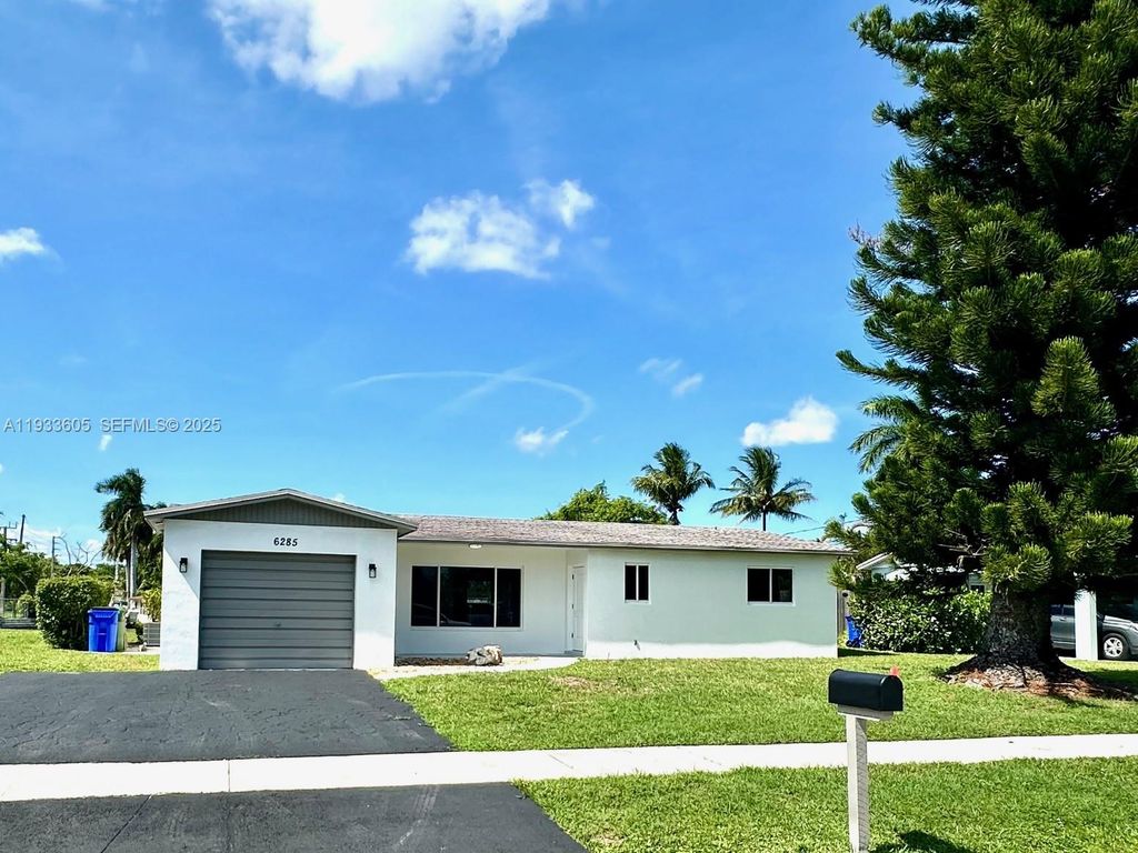 6285 NW 23rd St, Margate, FL 33063