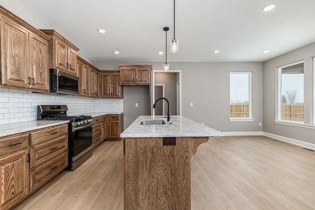 1694 N 156th Street, Basehor, KS 66007