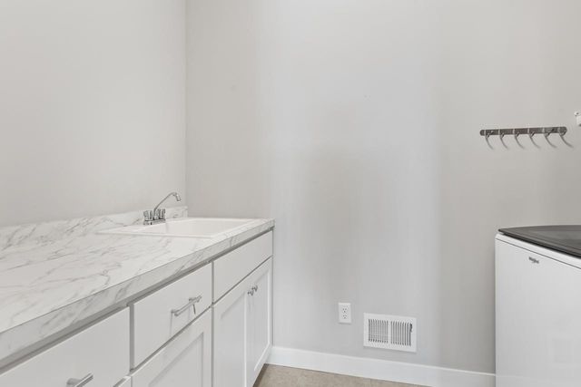6561 Timber Arch Drive, Chaska, MN 55318