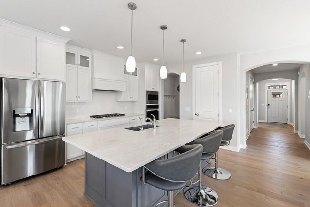 6561 Timber Arch Drive, Chaska, MN 55318