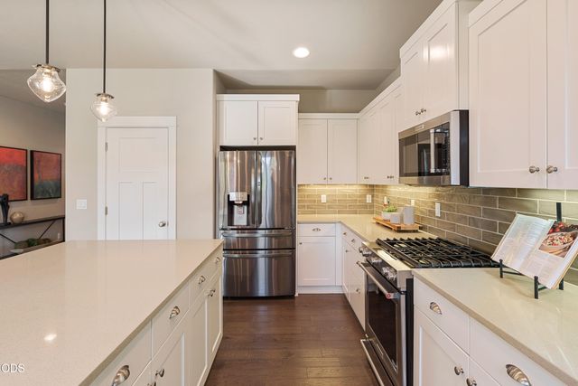 4642 SW Yew Leaf Court, Redmond, OR 97756