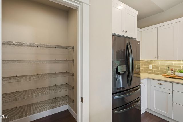 4642 SW Yew Leaf Court, Redmond, OR 97756