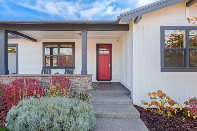 4642 SW Yew Leaf Court, Redmond, OR 97756