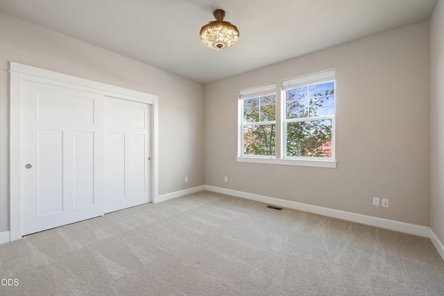 4642 SW Yew Leaf Court, Redmond, OR 97756