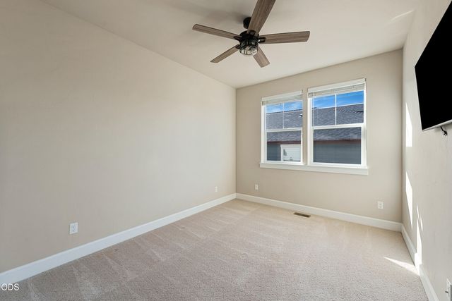 4642 SW Yew Leaf Court, Redmond, OR 97756