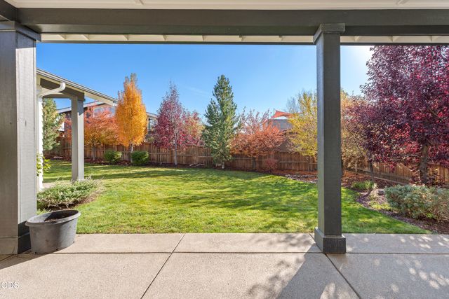 4642 SW Yew Leaf Court, Redmond, OR 97756