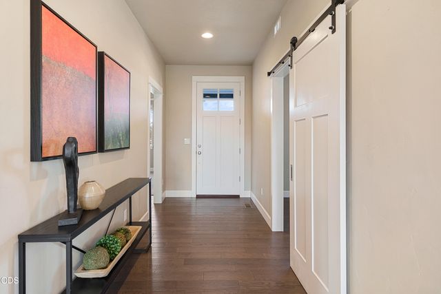 4642 SW Yew Leaf Court, Redmond, OR 97756