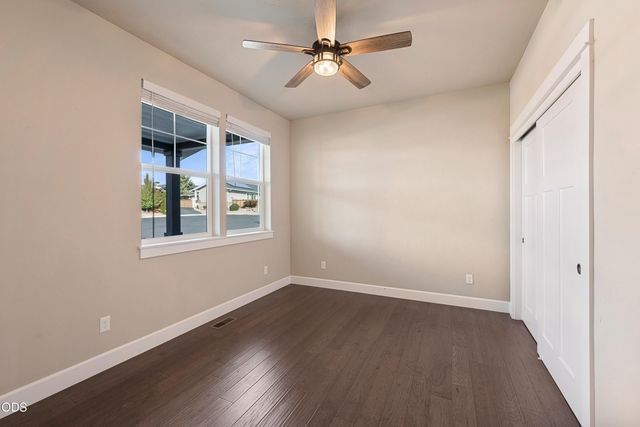 4642 SW Yew Leaf Court, Redmond, OR 97756