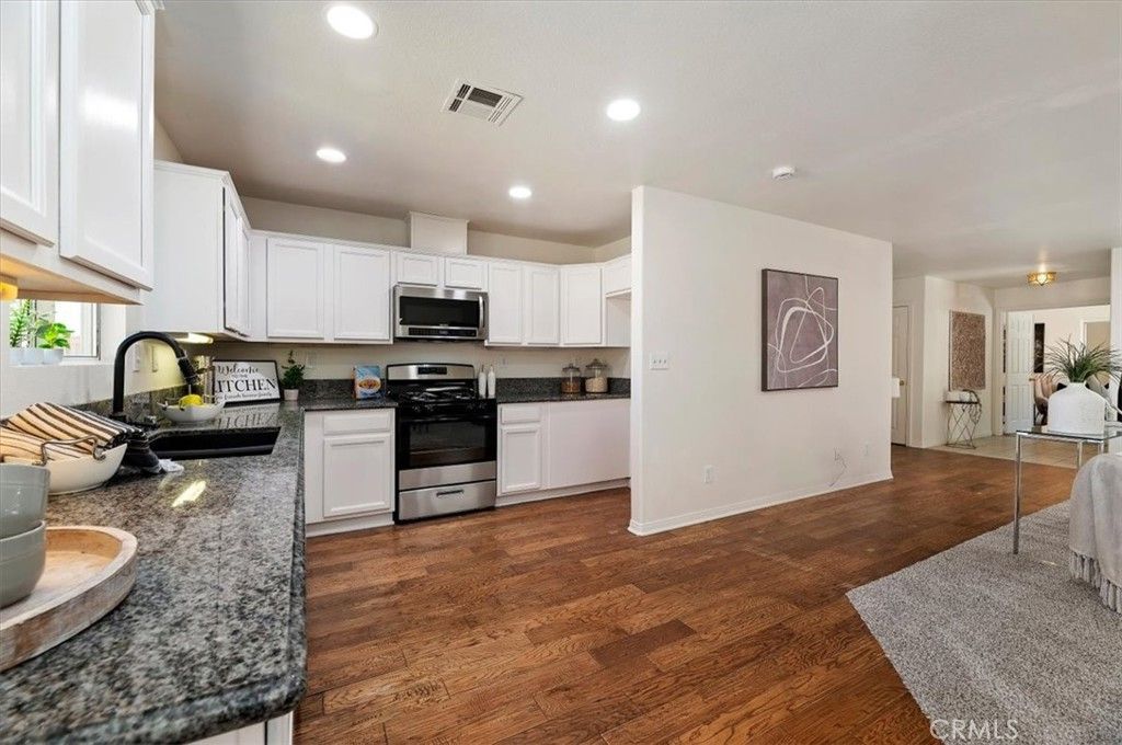 Image 5 of property listing at 308 Avenue 6, Lake Elsinore, CA 92530