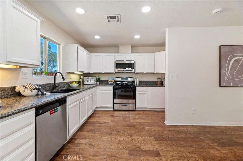 Image 9 of property listing at 308 Avenue 6, Lake Elsinore, CA 92530