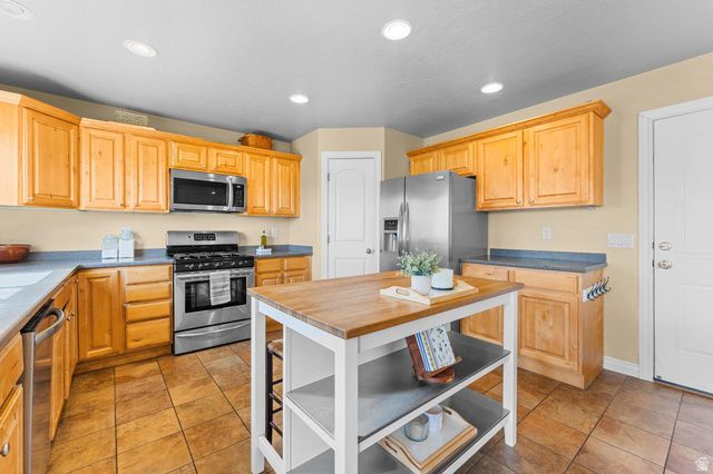 279 W WRANGLER AVE, Saratoga Springs, UT 84045