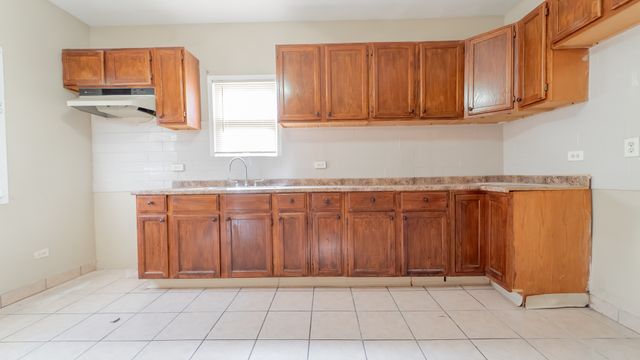 13223 S Buffalo Avenue, Chicago, IL 60633