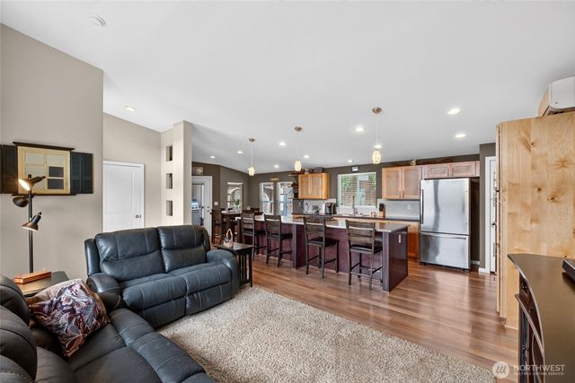 40109 32nd Avenue S, Roy, WA 98580
