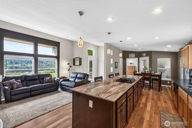 40109 32nd Avenue S, Roy, WA 98580