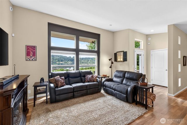 40109 32nd Avenue S, Roy, WA 98580