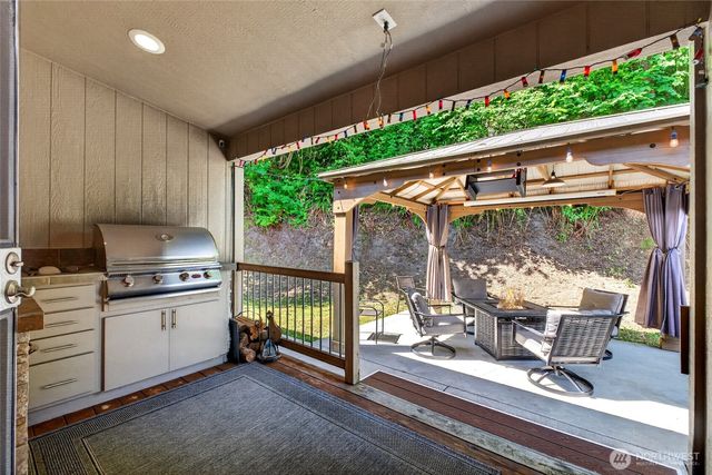 40109 32nd Avenue S, Roy, WA 98580